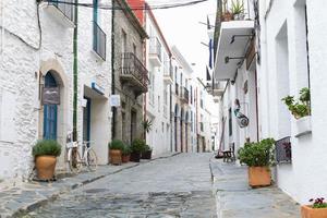 villaggio di cadaques in inverno nel nord della catalogna, spagna sulla costa brava. foto