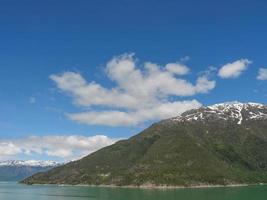 il piccolo villaggio eidfjord nell'hardangerfjord norvegese foto