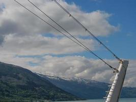 il piccolo villaggio eidfjord nell'hardangerfjord norvegese foto