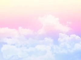 nuvola e cielo con sfondo color pastello. foto