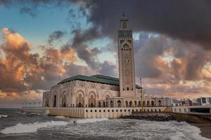 moschea hassan ii, la più grande moschea con le onde sull'Oceano Atlantico foto