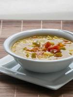 zuppa di minestrone [zuppa di fagioli, zucchine] foto