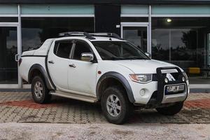 laterale, turchia, 03 marzo 2022 - pickup bianco mitsubishi l200 foto