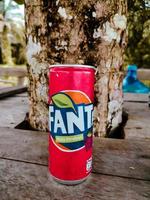 pekanbaru, riau, indonesia, 2022-lattina di fanta soda foto