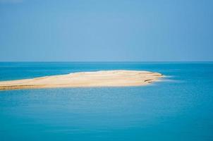 piccola spiaggia, piccola isola tropicale nell'isola di nokpao, Surat Thani, Tailandia.