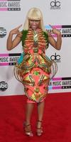 los angeles nov 21 - nicki minaj arriva al 2010 american music awards al nokia theater il 21 novembre 2010 a los angeles, ca foto