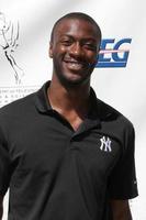 los angeles 20 settembre - aldis hodge arriva al torneo di golf atas 2010 al club di golf privato il 20 settembre 2010 nel lago di toluca, ca foto