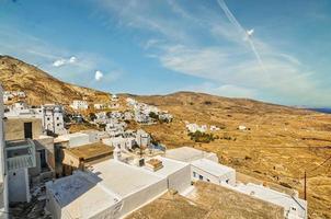 vista panoramica di chora nell'isola di serifo in grecia foto