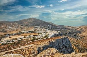 vista panoramica villaggio di chora a folegandros foto