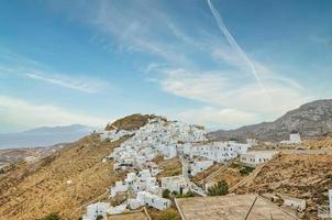 vista panoramica di chora nell'isola di serifo in grecia foto