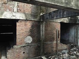 rovine di un edificio molto vecchio foto