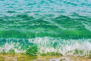 surf in mare sulla spiaggia foto