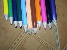 matite colorate per colorare un'immagine foto
