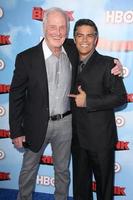 los angeles, 8 giugno - jerry weintraub, esai morales alla premiere di hbos the brink presso i paramount studios l'8 giugno 2015 a los angeles, ca foto