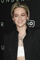 los angeles 7 gennaio - kristen stewart alla proiezione subacquea dei fan al cinema alamo drafthouse il 7 gennaio 2020 a los angeles, ca foto