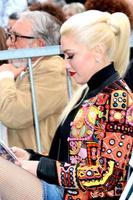 los angeles - feb 10 gwen stefani all'adam levine hollywood walk of fame star cerimonia al musicista istituto il 10 febbraio 2017 a los angeles, ca foto