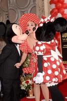 los angeles gen 22 - Topolino, katy perry, minnie mouse alla cerimonia della stella di minnie sulla hollywood walk of fame il 22 gennaio 2018 a hollywood, ca foto