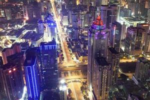 orizzonte, paesaggio urbano della città moderna di shenzhen di notte