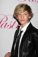 los angeles, 19 gennaio - cody simpson arriva alla festa del quattordicesimo compleanno di cody simpson al pacific park al molo di santa monica il 19 gennaio 2011 a santa monica, ca foto