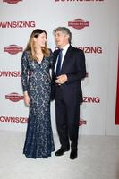 los angeles 18 dicembre - maria kontos, alexander payne alla proiezione speciale di ridimensionamento al teatro del villaggio il 18 dicembre 2017 a Westwood, ca foto