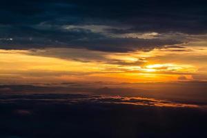 cielo colorato e alba. paesaggio naturale foto