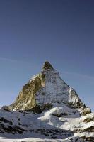 colpo di paesaggio delle montagne del Cervino Svizzera foto