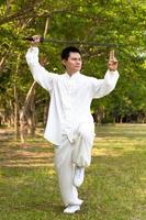kung fu cinese con la spada foto