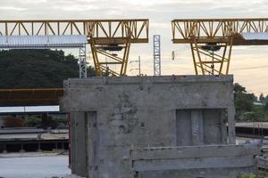 fabbrica industriale per la produzione di parti in calcestruzzo - finestre - pareti - ecc. della costruzione di edifici e case che vogliono risparmiare tempo. foto