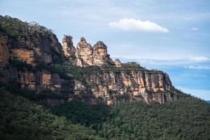 tre sorelle scuotono lo spettacolare paesaggio delle montagne blu nel nuovo Galles del Sud, in Australia. foto