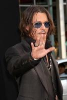 los angeles, 7 maggio - johnny depp arriva alle ombre scure, los angeles premiere al teatro cinese grauman il 7 maggio 2012 a los angeles, ca foto