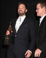 santa barbara, 25 gennaio - ben affleck, matt damon arriva al premio sbiff modern masters 2013 presentato a ben affleck al teatro di arlington il 25 gennaio 2013 a santa barbara, ca foto