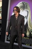 los angeles, 7 maggio - johnny depp arriva alle ombre scure, los angeles premiere al teatro cinese grauman il 7 maggio 2012 a los angeles, ca foto