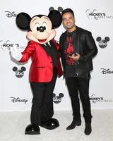 los angeles 6 ottobre - Topolino, luis fonsi al 90° spettacolare registrazione di Topolino presso l'auditorium del santuario il 6 ottobre 2018 a los angeles, ca foto