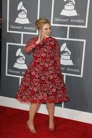 los angeles feb 10 - adele arriva al 55° premio annuale grammy presso lo staples center il 10 febbraio 2013 a los angeles, ca foto