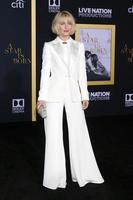 los angeles 24 settembre - julianne hough at the a star is born la premiere all'auditorium del santuario il 24 settembre 2018 a los angeles, ca foto