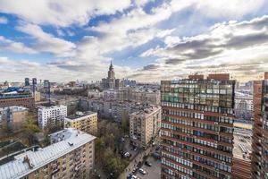 costruzioni di appartamento moderne nella vista superiore di Mosca foto