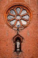 rosone di una chiesa foto