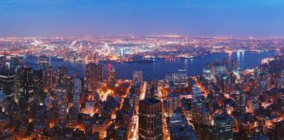 vista aerea di new york city manhattan con brooklyn foto