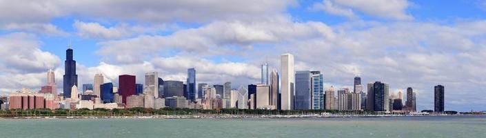 skyline di chicago sul lago michigan foto