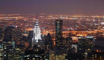 edificio di new york city manhattan chrysler di notte foto