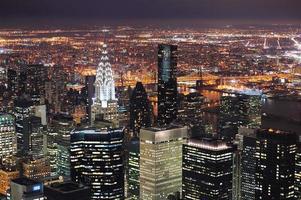 vista aerea dell'orizzonte di New York City Manhattan al crepuscolo foto