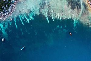 isole e baie tropicali blu, vista a volo d'uccello foto