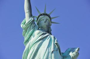 primo piano della statua della libertà a new york city manhattan foto