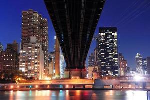 Queensboro Bridge e Manhattan foto