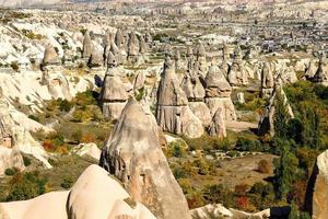 splendide viste sulle montagne e sulle rocce in Cappadocia, in Turchia foto