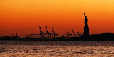 statua della libertà di new york city manhattan foto