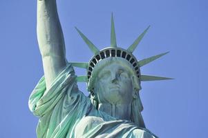 primo piano della statua della libertà a new york city manhattan foto