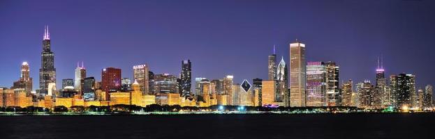 panorama notturno di Chicago foto