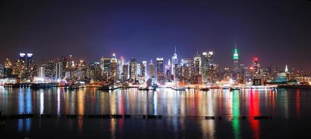 panorama notturno di New York City foto