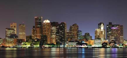 panorama notturno di Boston foto